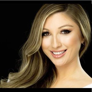 Meet your Posher, Romina